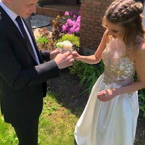 Meet your Posher, Elizabeth